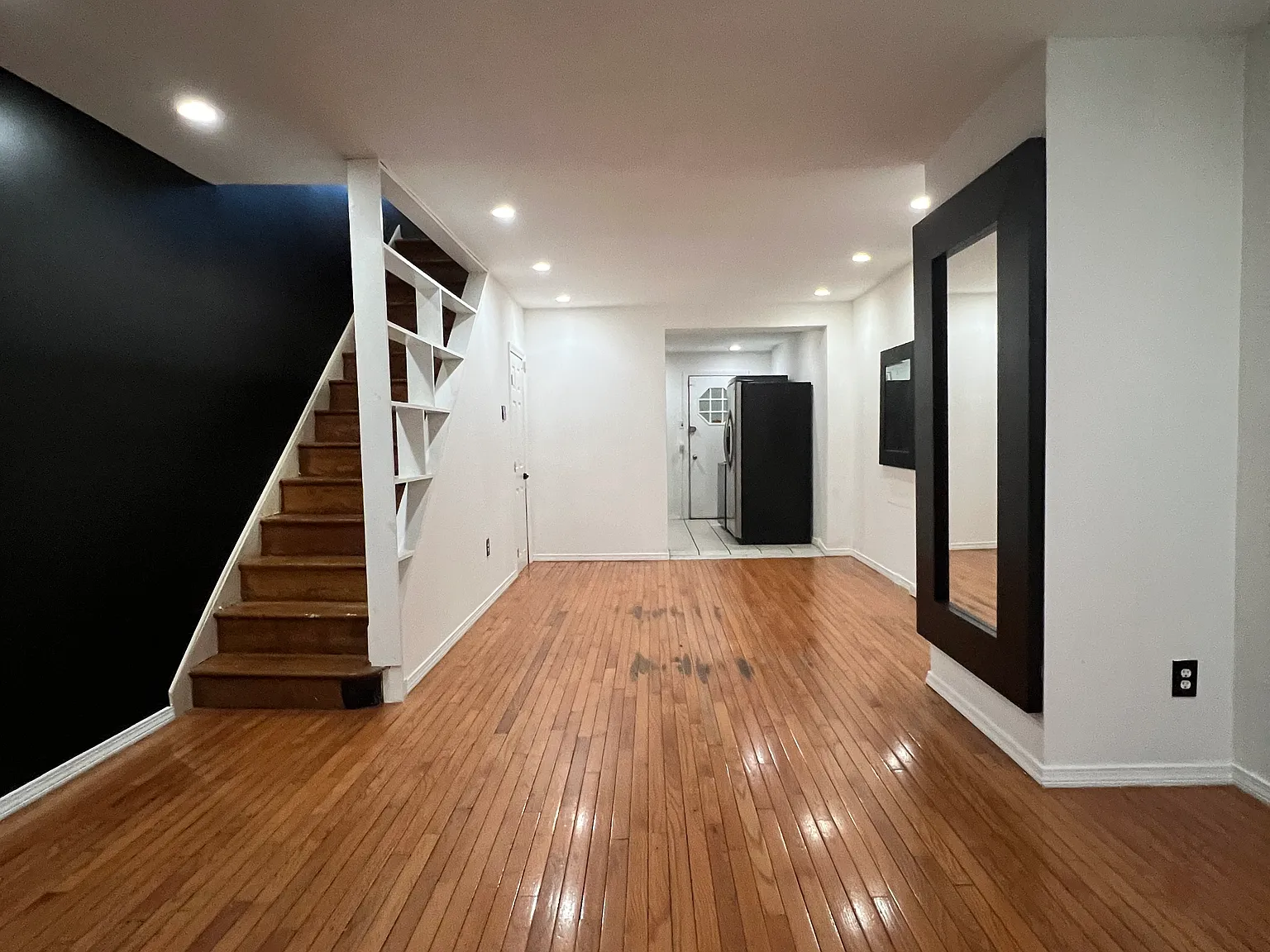 2 bed, 1056 sqft, $1,750 — Photo 4
