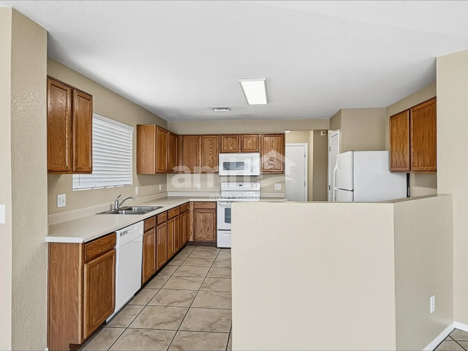 3 bed, 2.5 bath, 2250 sqft, $1,955 — Photo 4