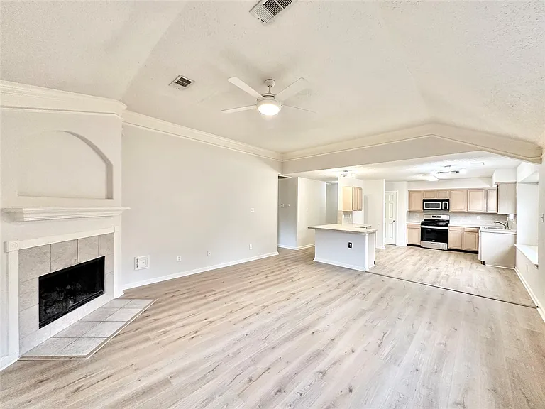 3907 Crystal Pass Ct — Photo 10