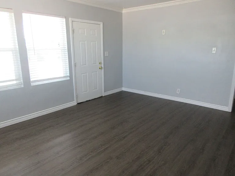 4423 Johnston Ave — Photo 4