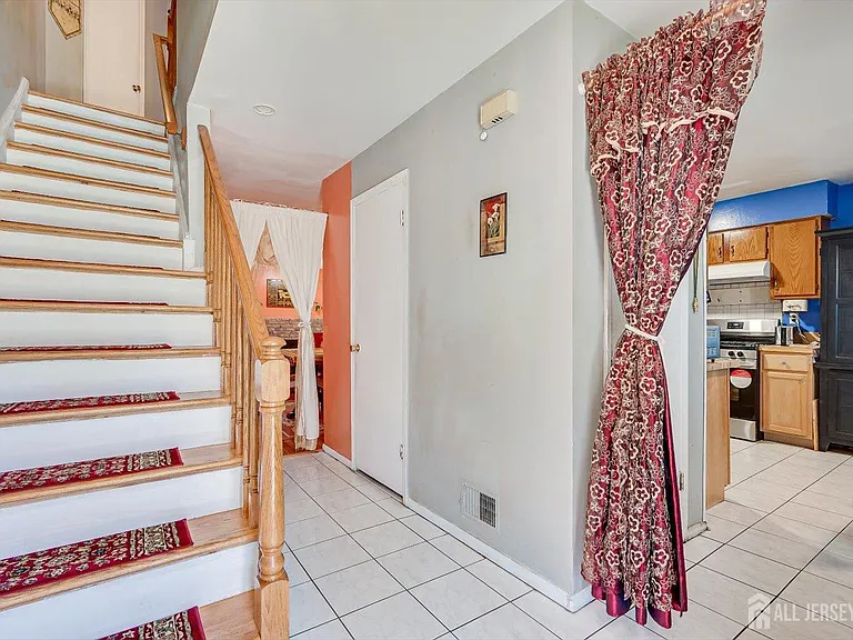 7 Buttonwood Dr — Photo 4