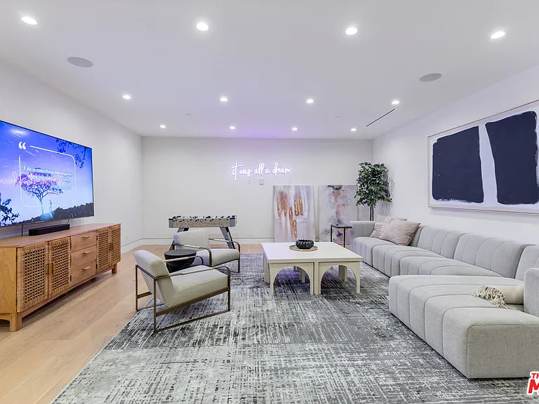 731 N Curson Ave — Photo 56