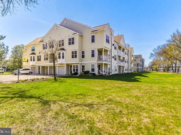 5210 Riverfront Dr, Palmyra, NJ 08065