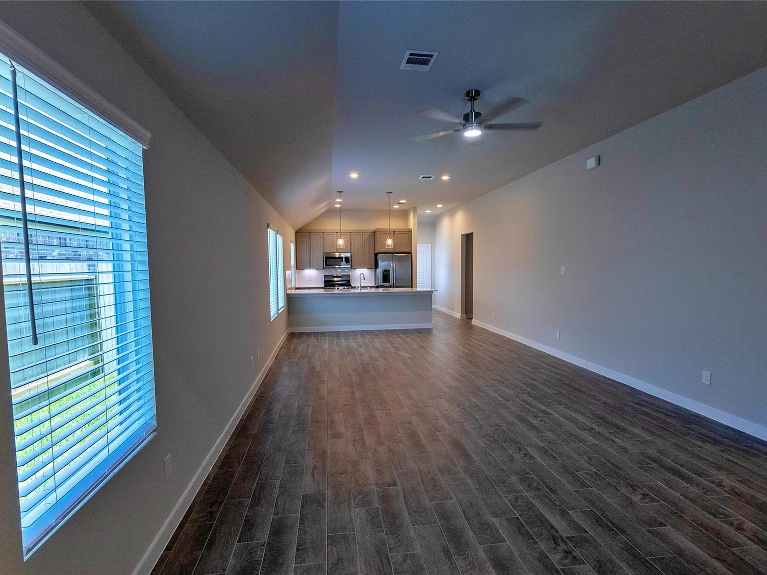 3 bed, 2.0 bath, 1494 sqft, $2,200 — Photo 4