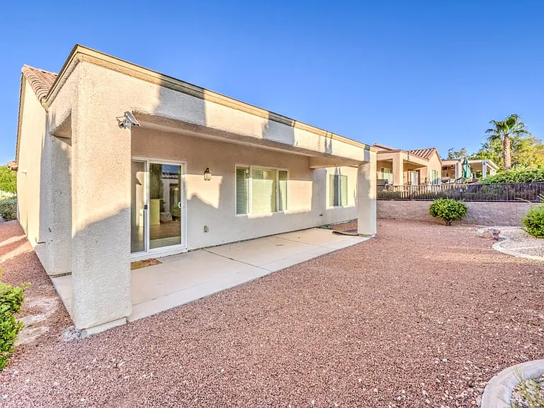2103 Sawtooth Mountain Dr — Photo 25