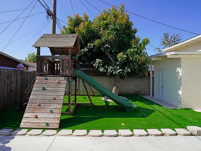 2938 Warwick Ave — Photo 19