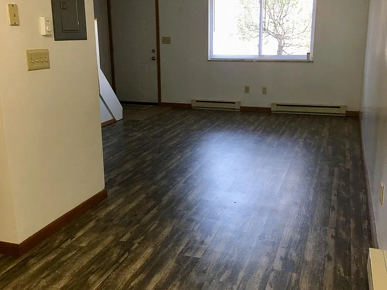550 S Clayton Rd — Photo 3