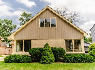 859 S Spring Rd, Elmhurst, IL 60126