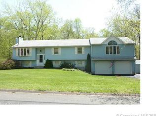 77 Russo Dr, Hamden, CT 06518