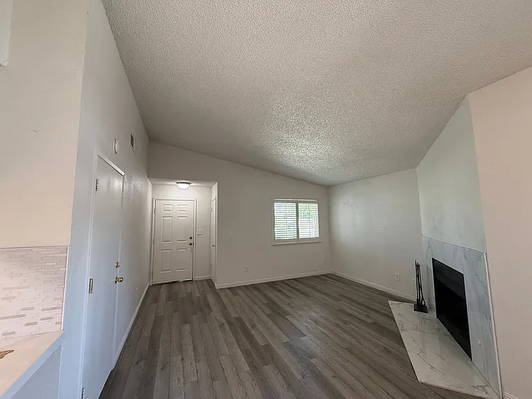 808 Saint Helena Pl — Photo 3