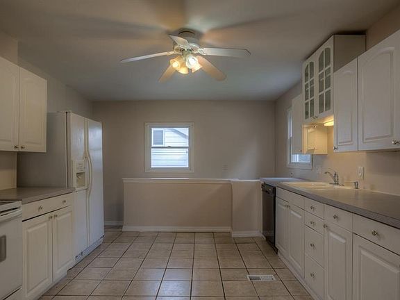 3rd image of 6843 Leavenworth St