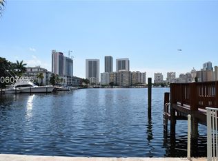 462 Golden Isles Dr APT 101, Hallandale, FL 33009