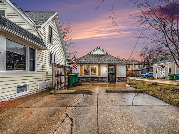 215 W Main St, Kirkland, IL 60146