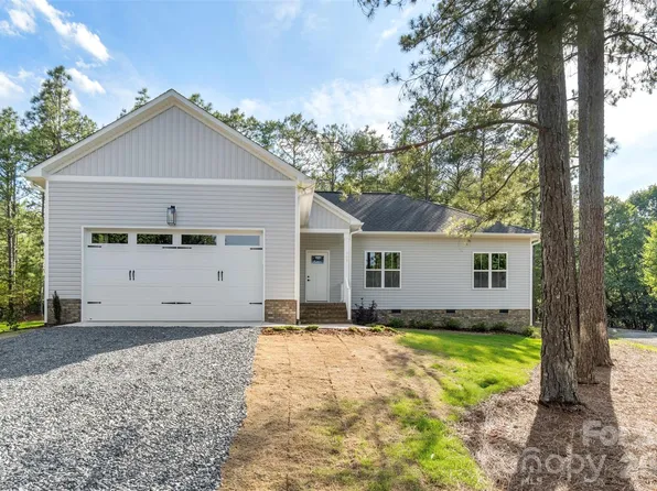 185 Shagbark Ct, West End, NC 27376