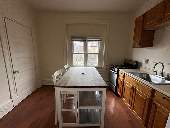 4th image of 321 Stratford Ave APT 4