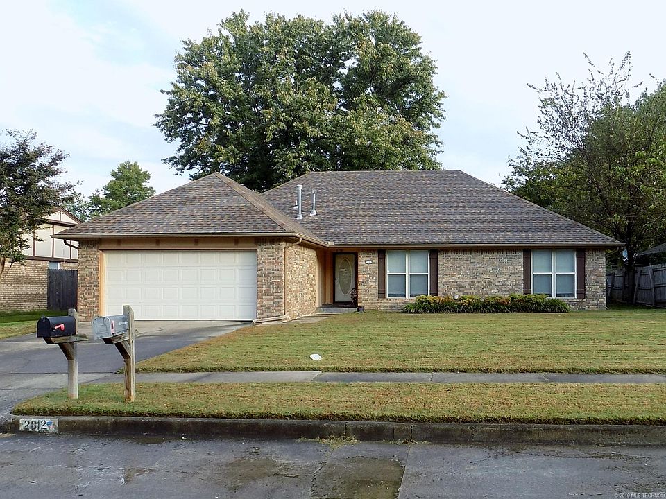 1st image of 2812 E Fort Worth St