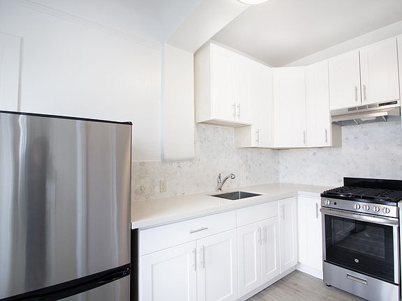 5th image of 3266 21st St #401