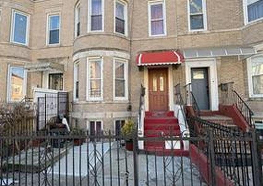 1st image of 18 Raleigh Pl