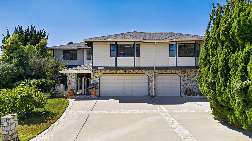 4 bed, 4580 sqft, $12,000 — Photo 4