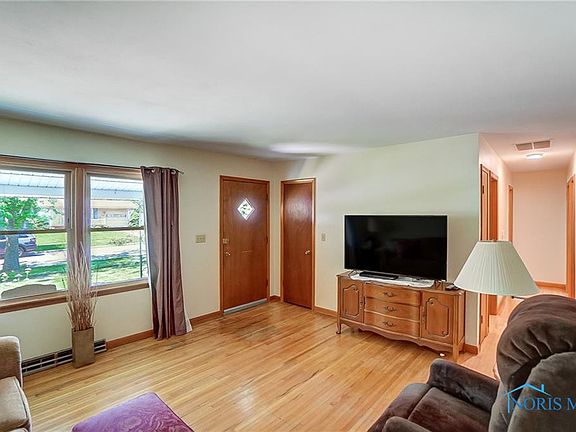 3rd image of 2619 Hollybrook Dr
