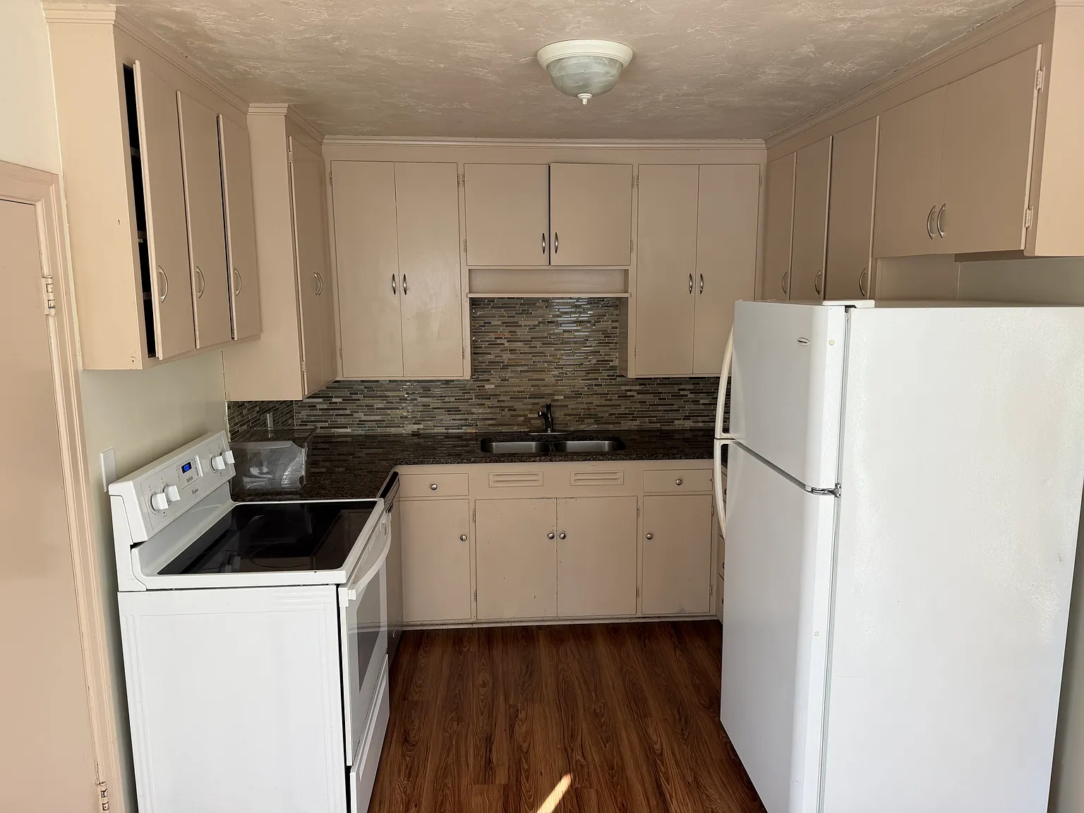 3 bed, 1608 sqft, $2,350 — Photo 4