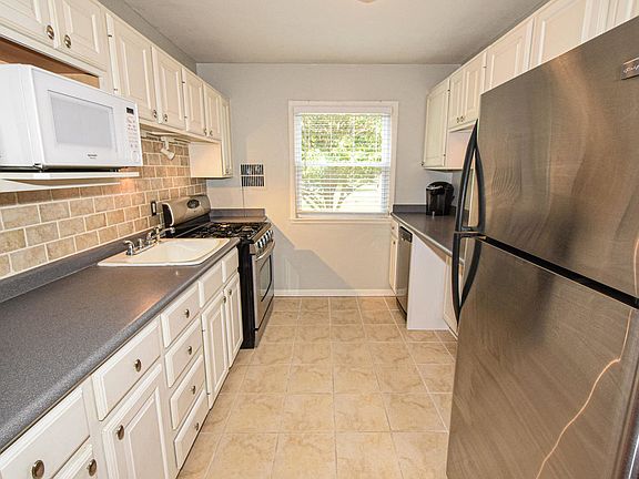 5th image of 3476 N Dousman St
