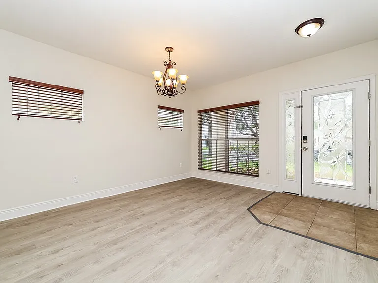209 Fern Gulley Dr — Photo 4