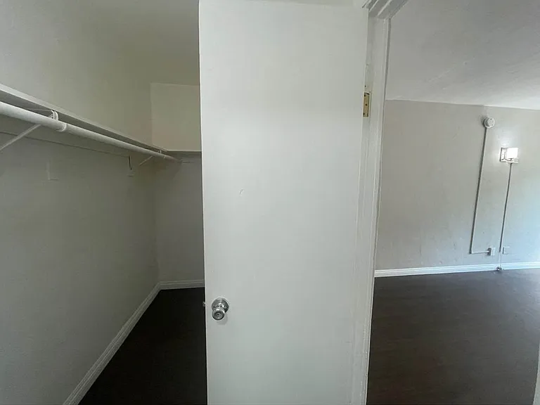 1001-1007 Banning Blvd — Photo 7
