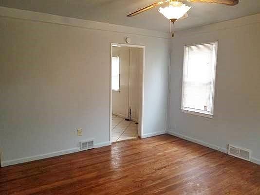 3rd image of 4916 Polk St