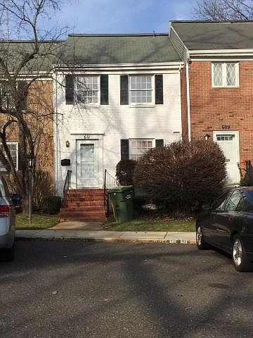 1st image of 611 N Lake Dr #1000