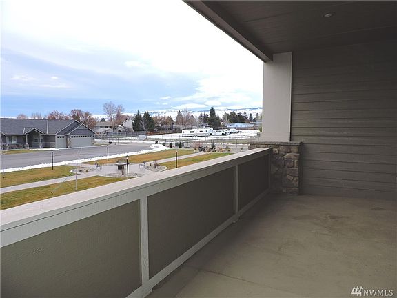 Large private deck w/ a view of the valley  