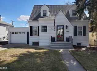 1021 N 8th St, Bismarck, ND 58501