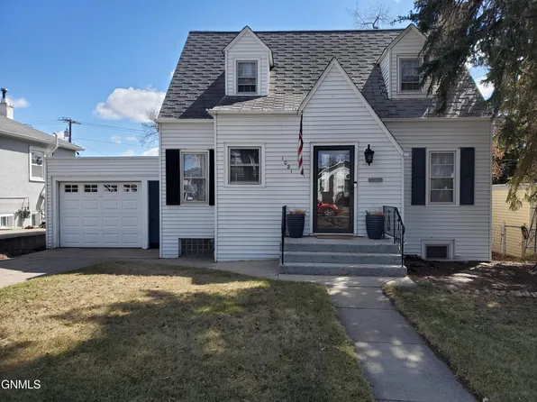 1021 N 8th St, Bismarck, ND 58501