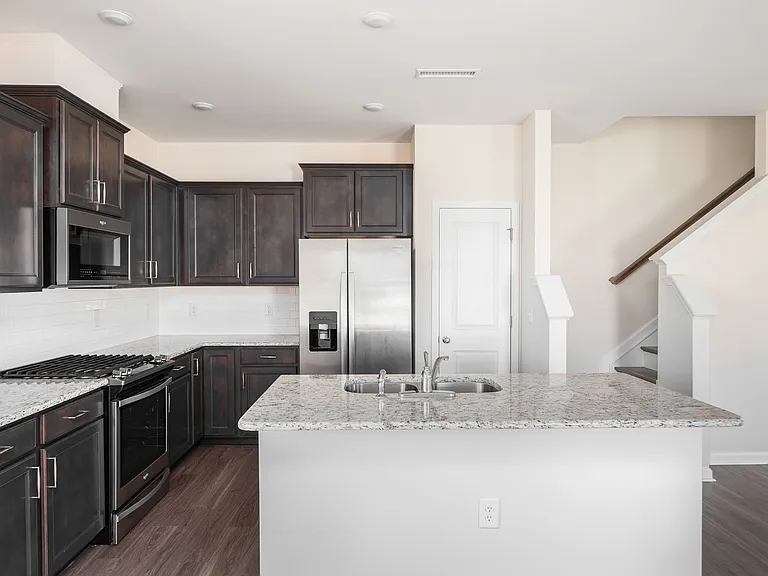 105 Lafferty St — Photo 6