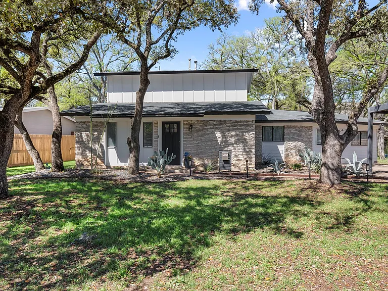 5504 Kings Hwy — Photo 1