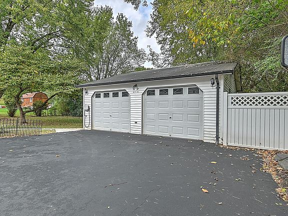 2nd image of 2708 Schumway Dr