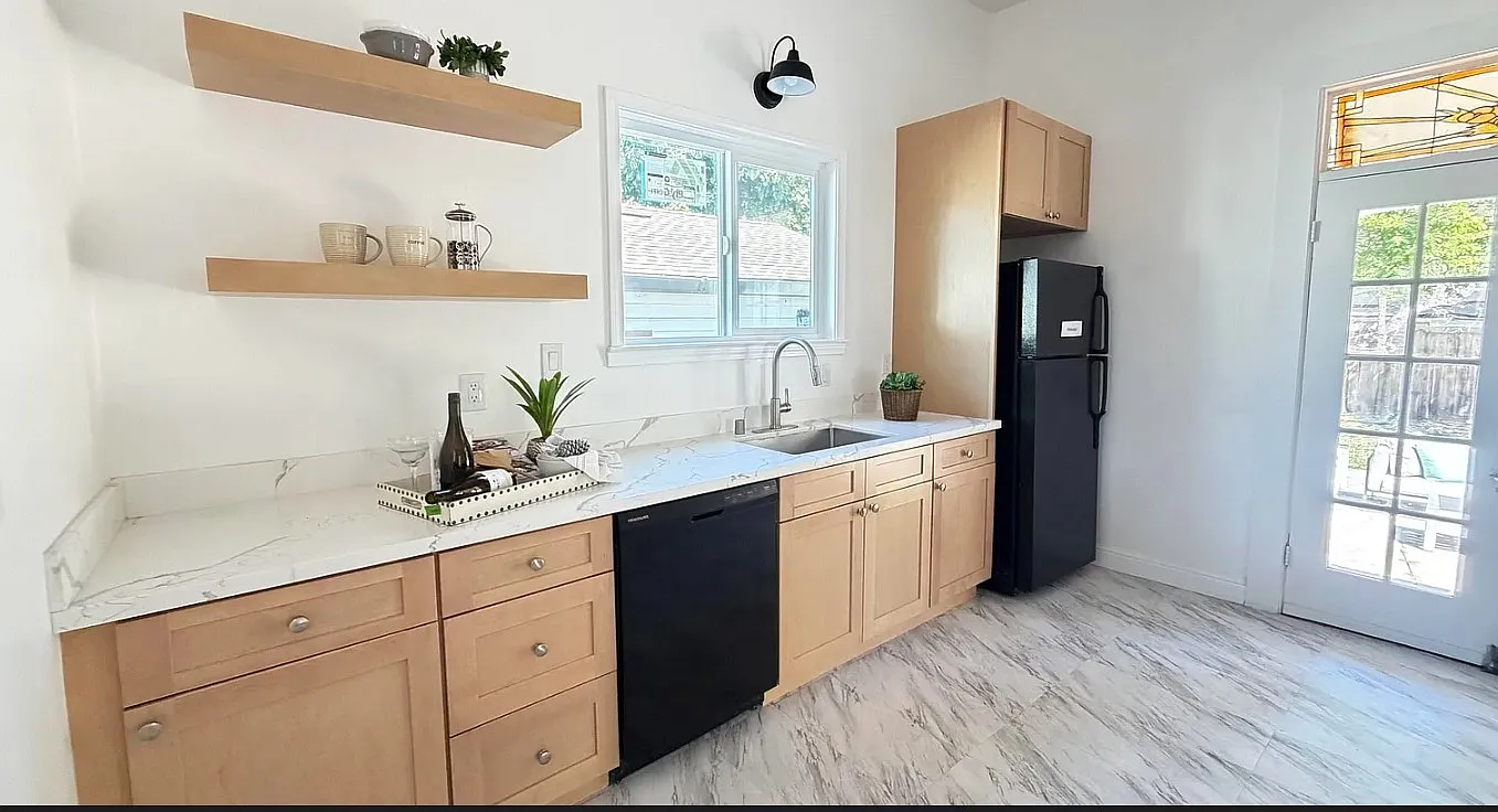 5 bed, 1918 sqft, $5,200 — Photo 3