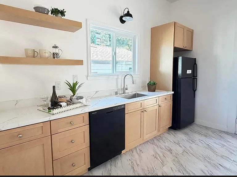 22354 Western Blvd — Photo 3