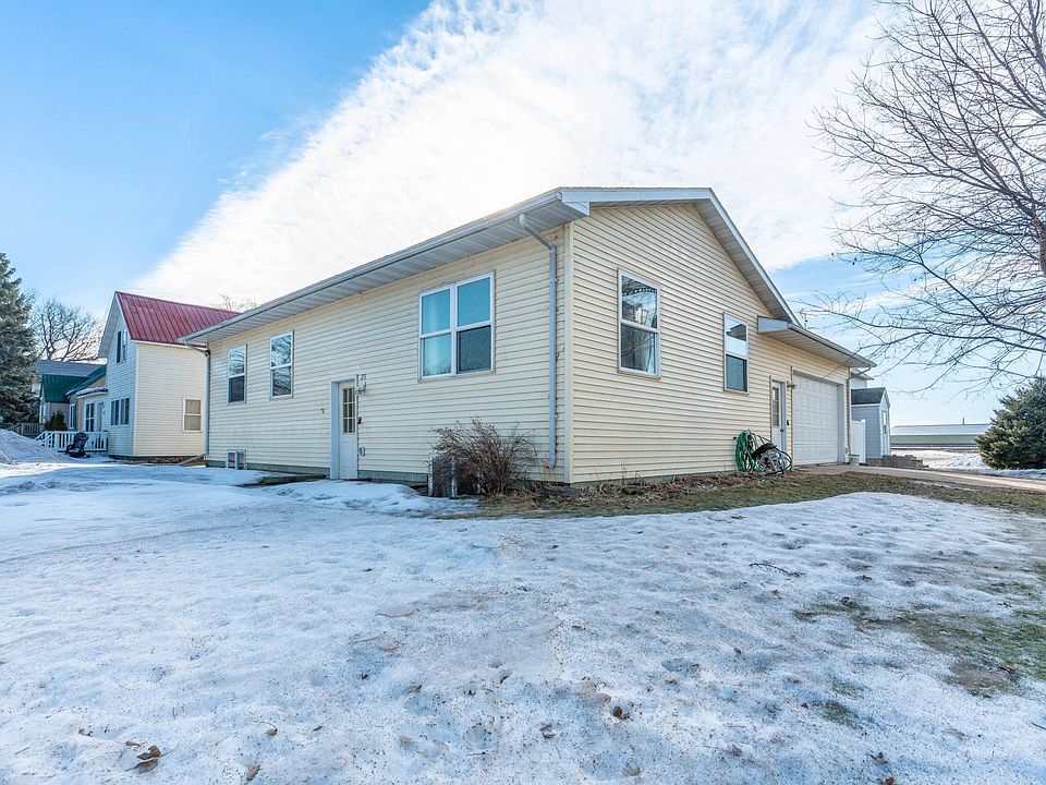 1st image of 211 1st St SE