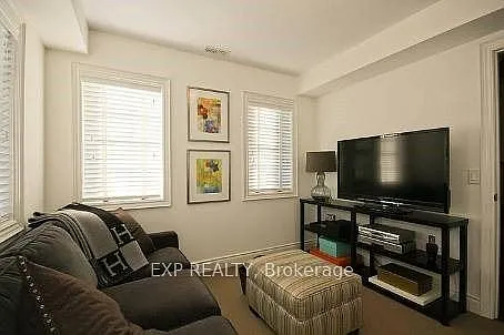 2 A Fairleigh Cres #B — Photo 8