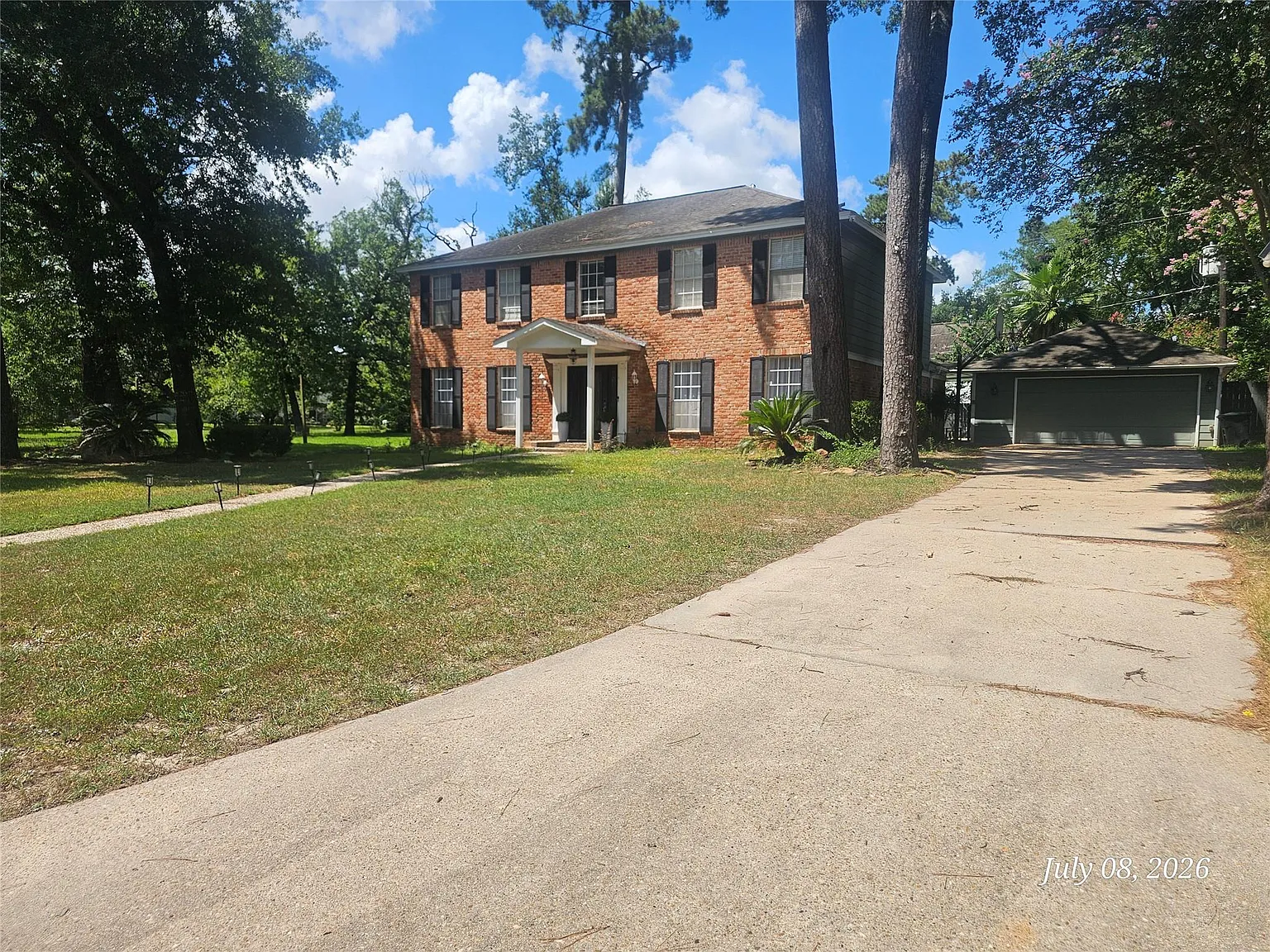 4 bed, 2.5 bath, 2852 sqft, $3,300 — Photo 2