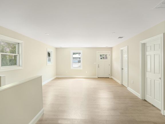 4th image of 21 Hoover Ave