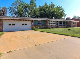 2011 Denfield Ln, Childress, TX 79201