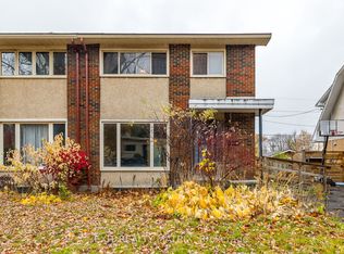 426 Apple Tree Ln, Ottawa, ON K1K 2R6
