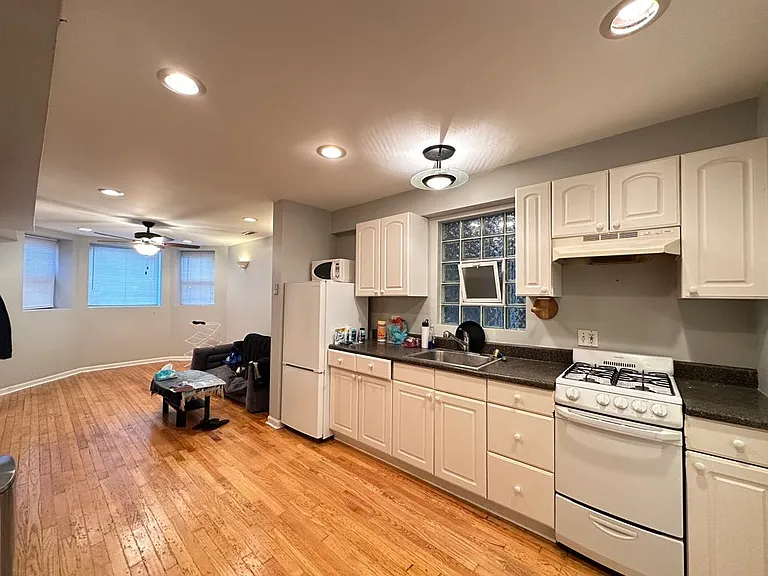 1326 N Claremont Ave #6H — Photo 4