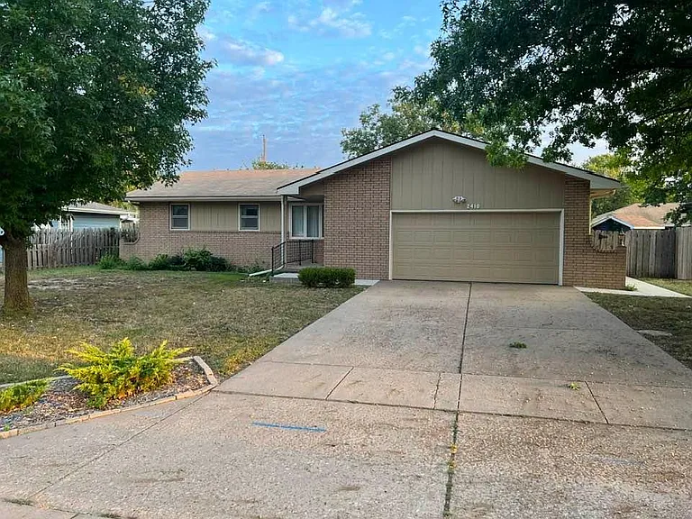 2410 Brookwood Ln — Photo 1