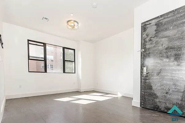 Rented by EXR | media 42