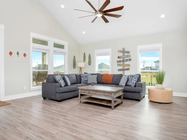 943 Gulf Shores Dr #Id1223244p, Pt Bolivar, TX 77650