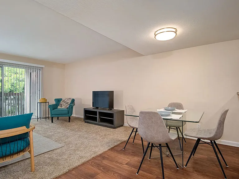 Wilbur Oaks Apartments — Photo 32