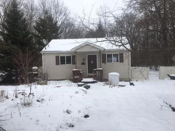 N6880 Chesapeake Dr, Elkhorn, WI 53121